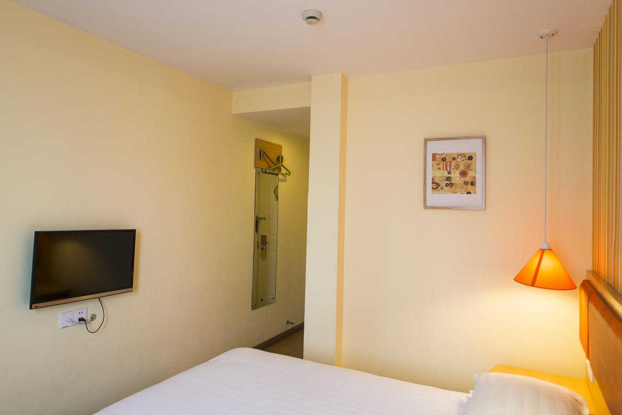 Home Inn Shanghai Daning International Guangzhong Road Circus City Exterior foto